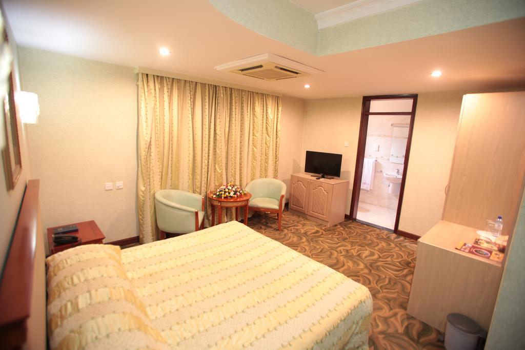 City Royal Resort Hotel Kyambogo  Екстер'єр фото