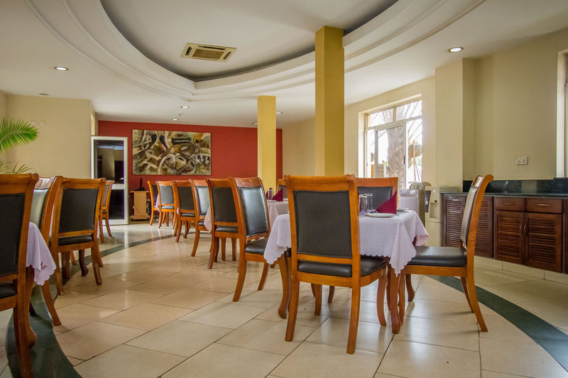 City Royal Resort Hotel Kyambogo  Екстер'єр фото