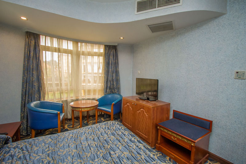 City Royal Resort Hotel Kyambogo  Екстер'єр фото