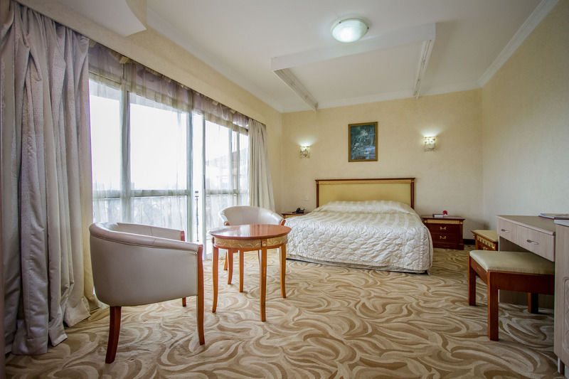 City Royal Resort Hotel Kyambogo  Екстер'єр фото