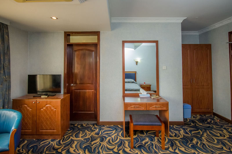 City Royal Resort Hotel Kyambogo  Екстер'єр фото