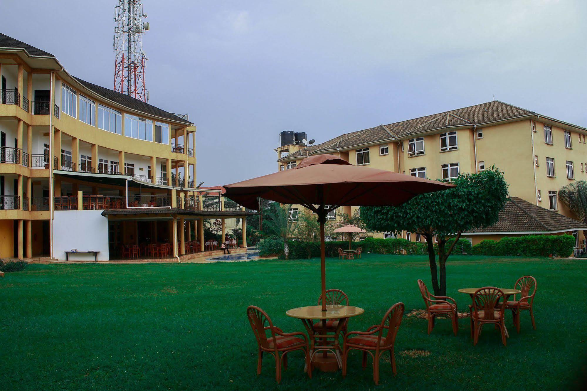 City Royal Resort Hotel Kyambogo  Екстер'єр фото