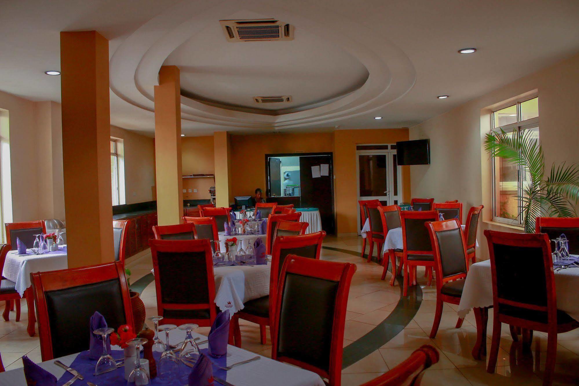 City Royal Resort Hotel Kyambogo  Екстер'єр фото