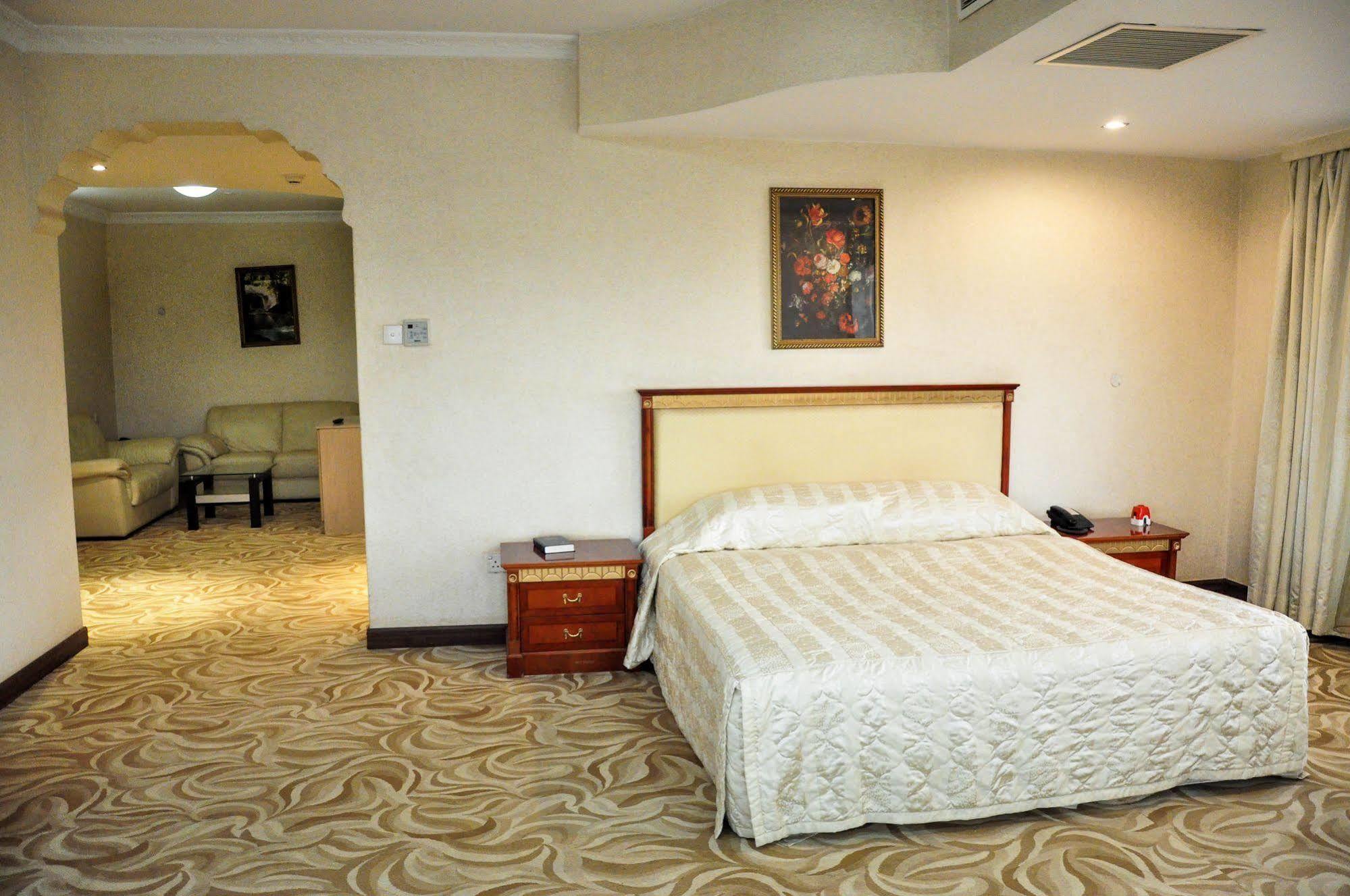 City Royal Resort Hotel Kyambogo  Екстер'єр фото