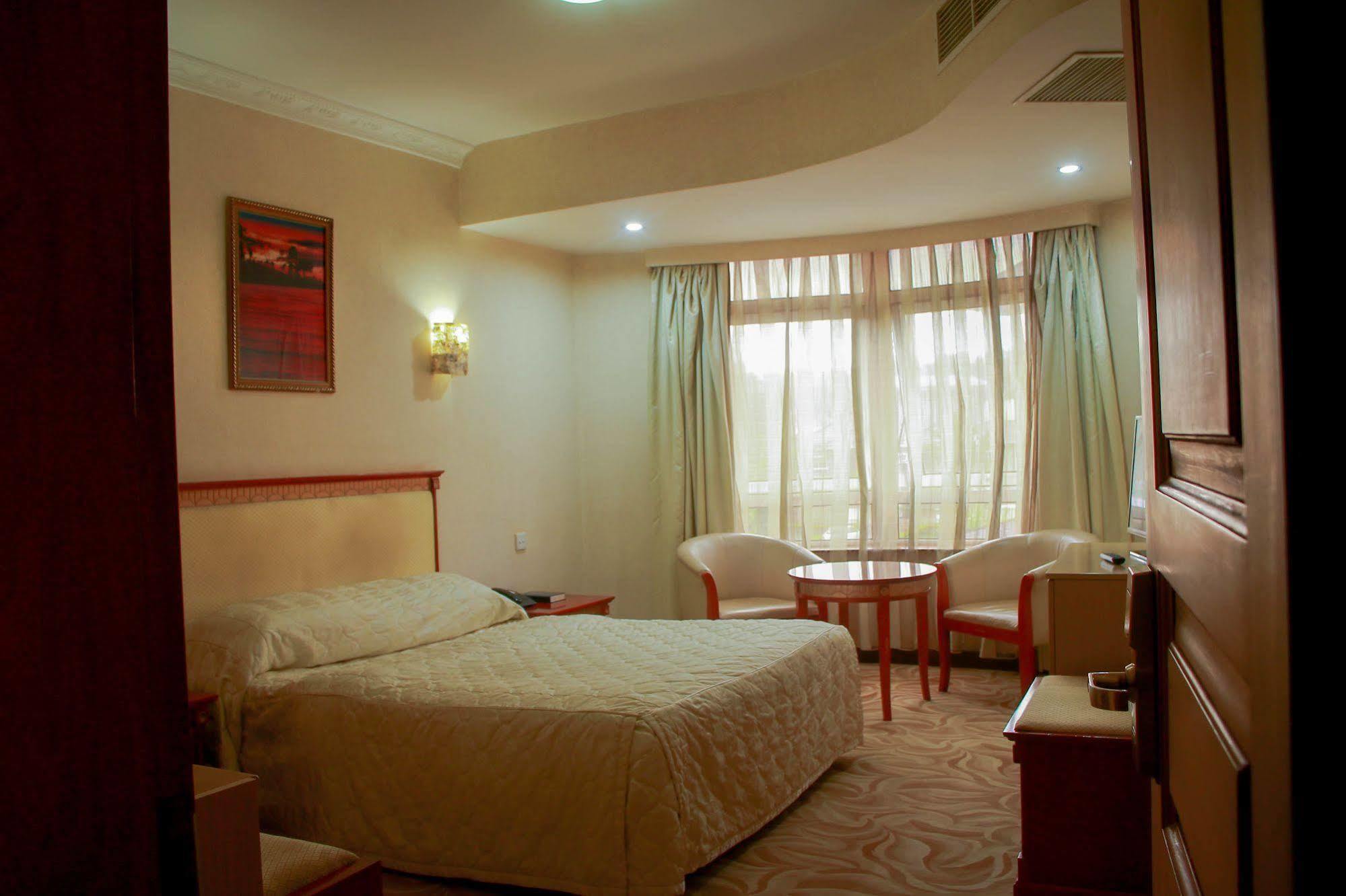 City Royal Resort Hotel Kyambogo  Екстер'єр фото