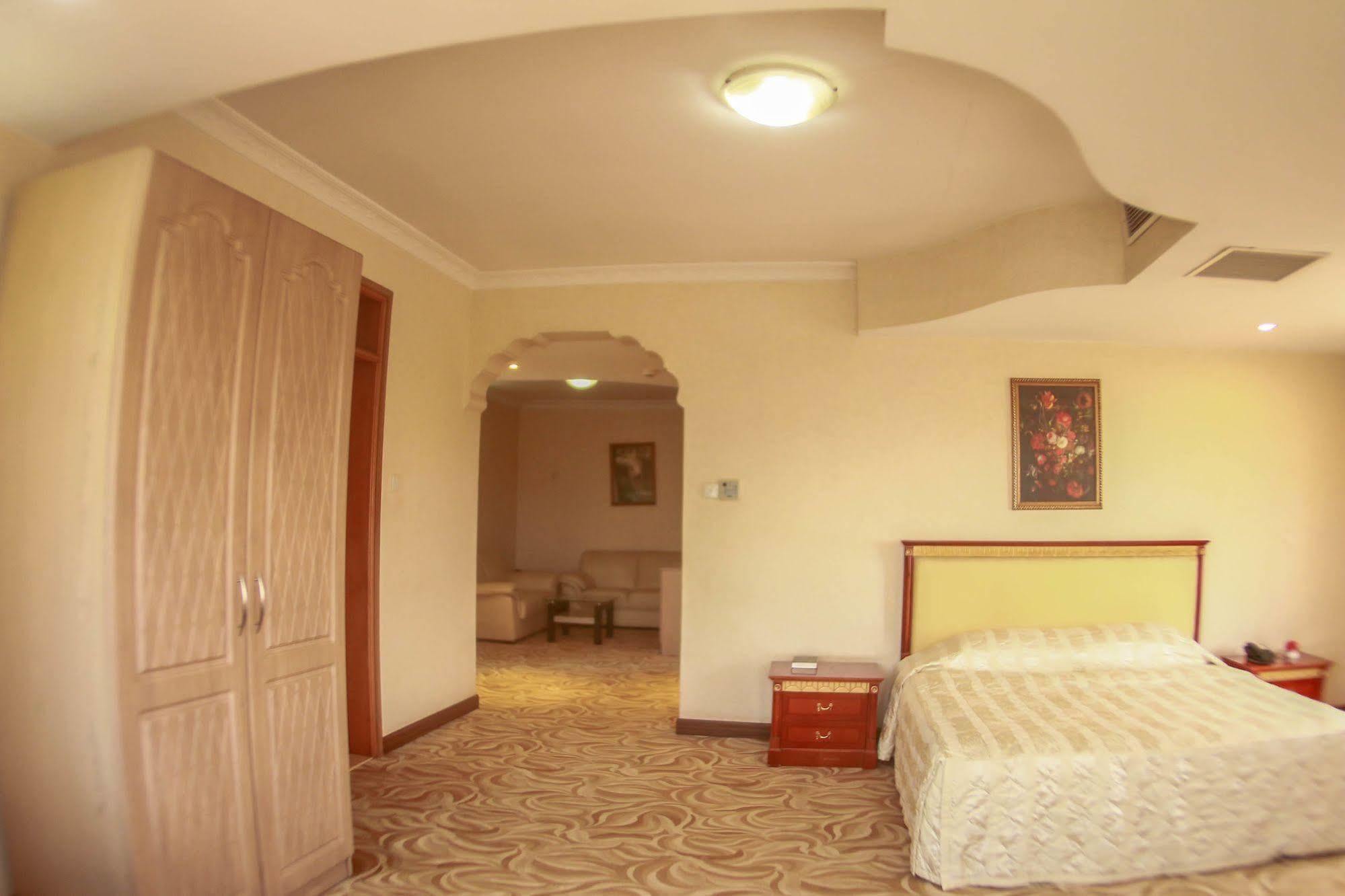 City Royal Resort Hotel Kyambogo  Екстер'єр фото
