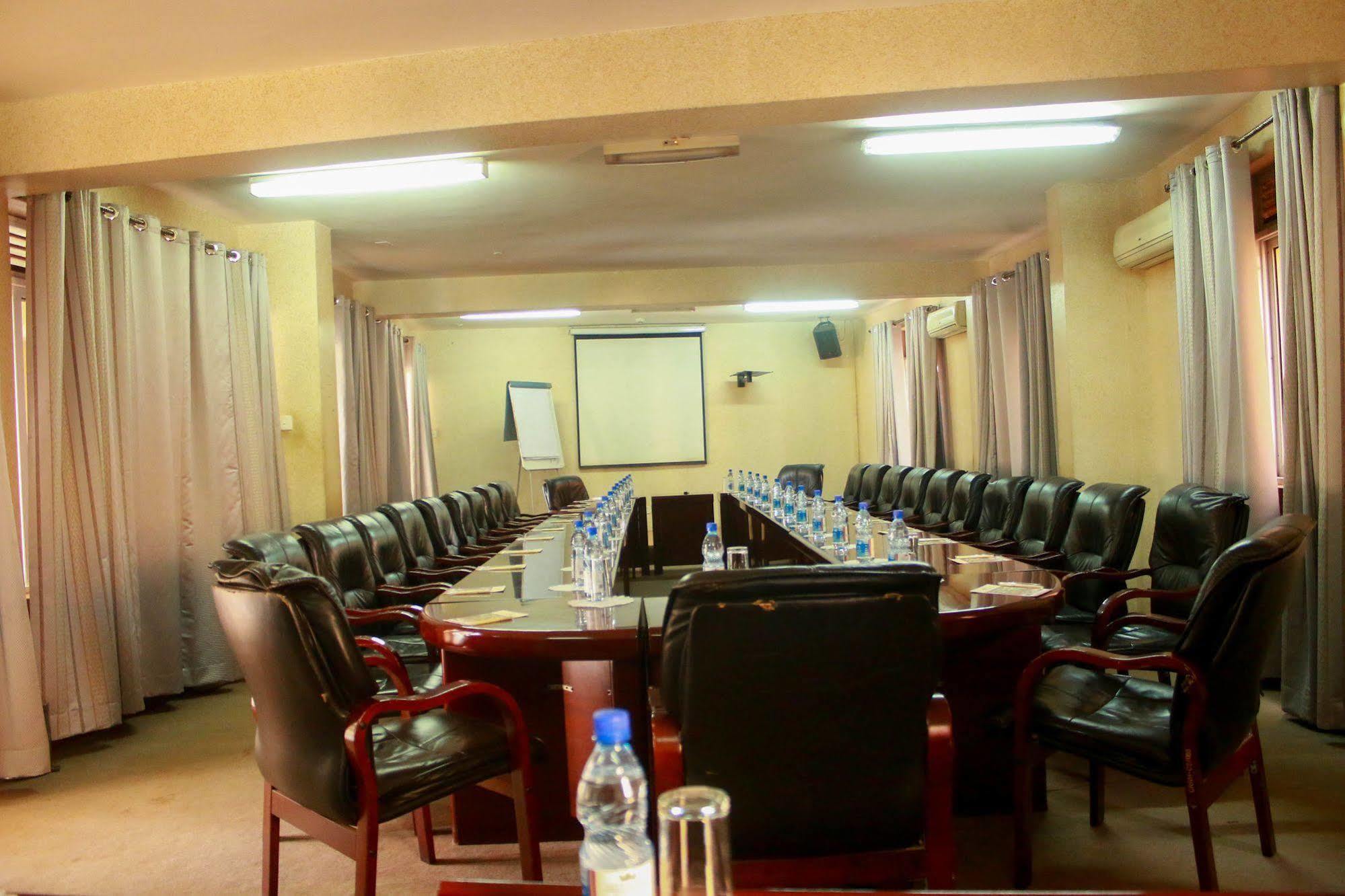 City Royal Resort Hotel Kyambogo  Екстер'єр фото
