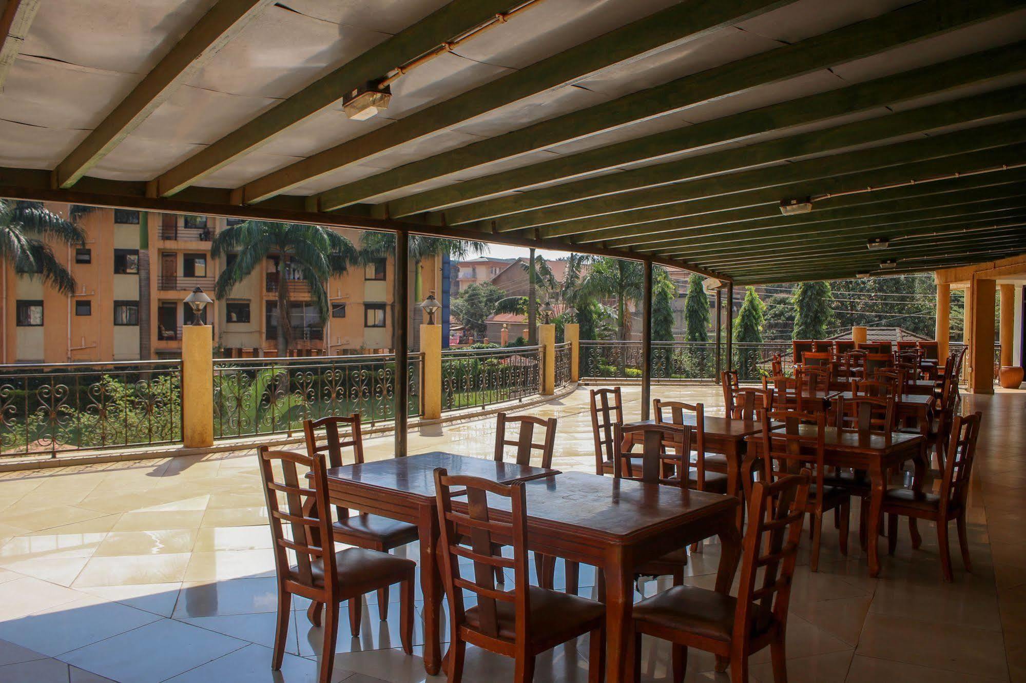 City Royal Resort Hotel Kyambogo  Екстер'єр фото