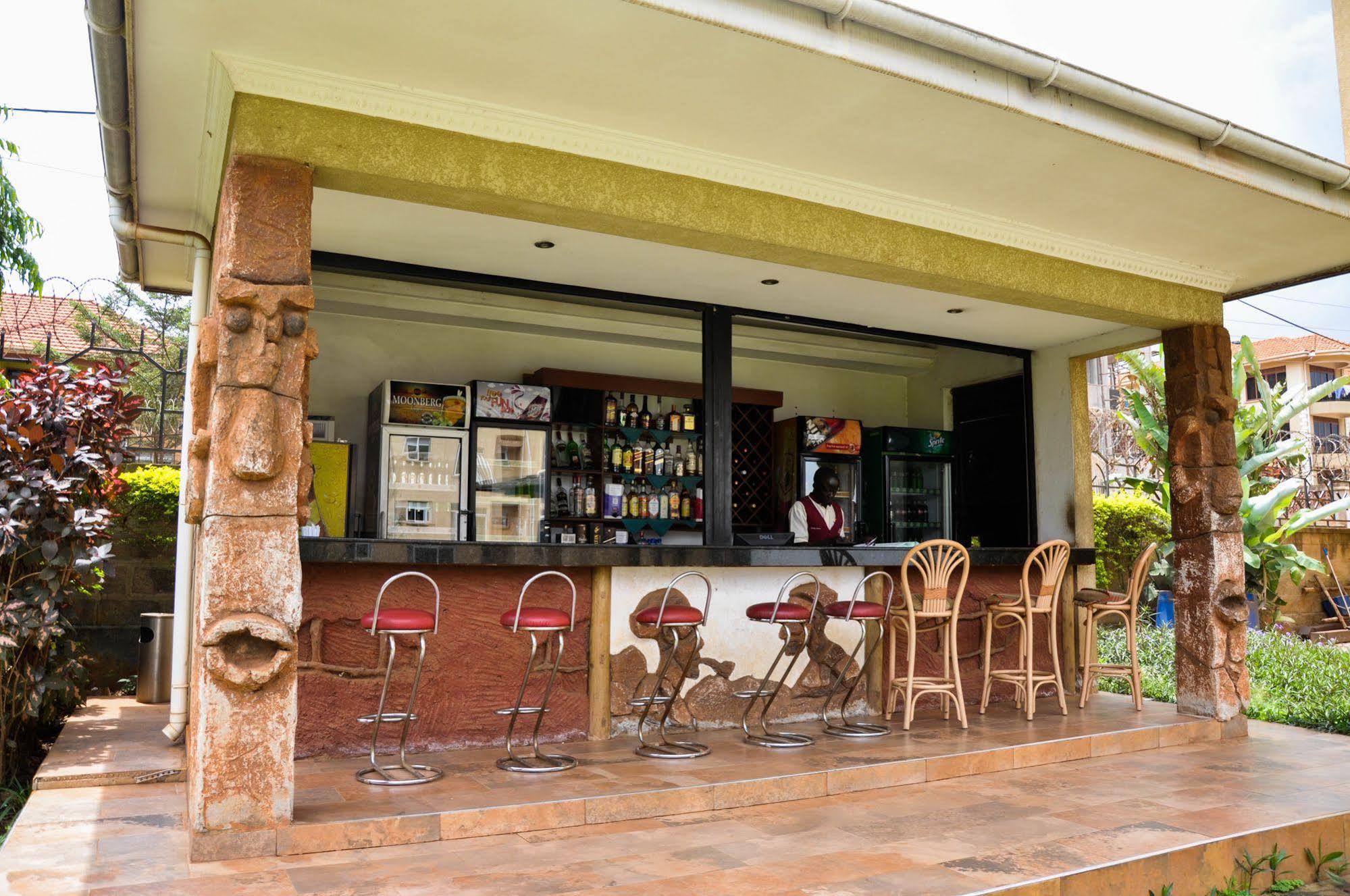 City Royal Resort Hotel Kyambogo  Екстер'єр фото